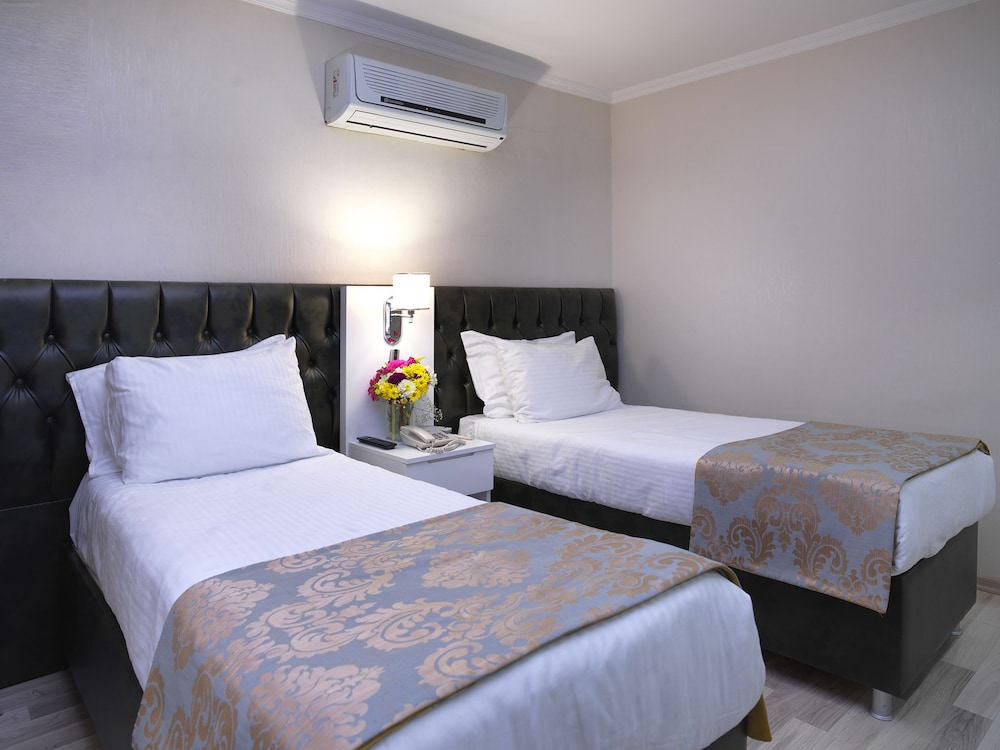 Standard Triple Room photo 2