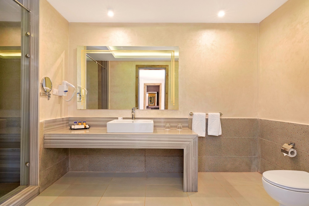 Family Triple Room, Pool View - Photo 2