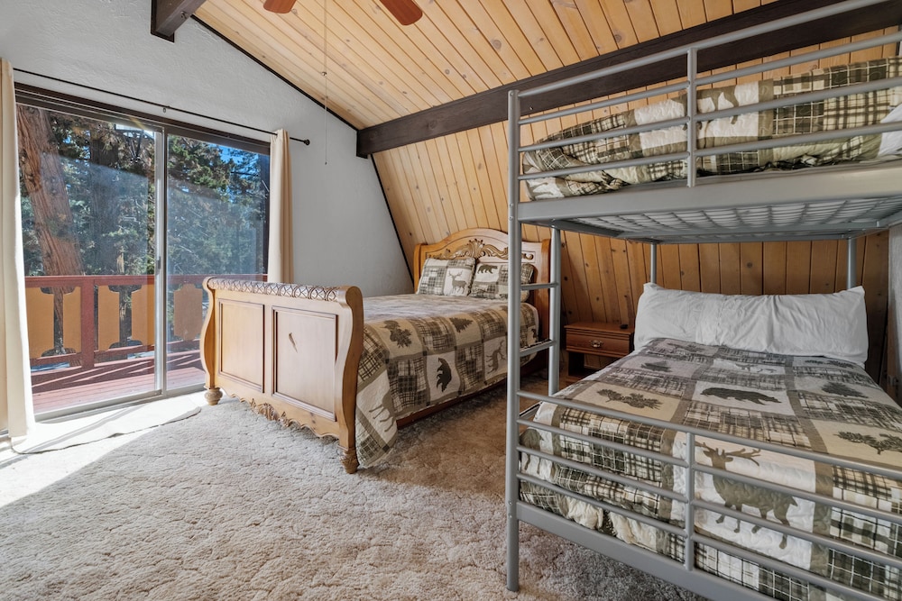 House, Multiple Beds, Patio, Mountain View