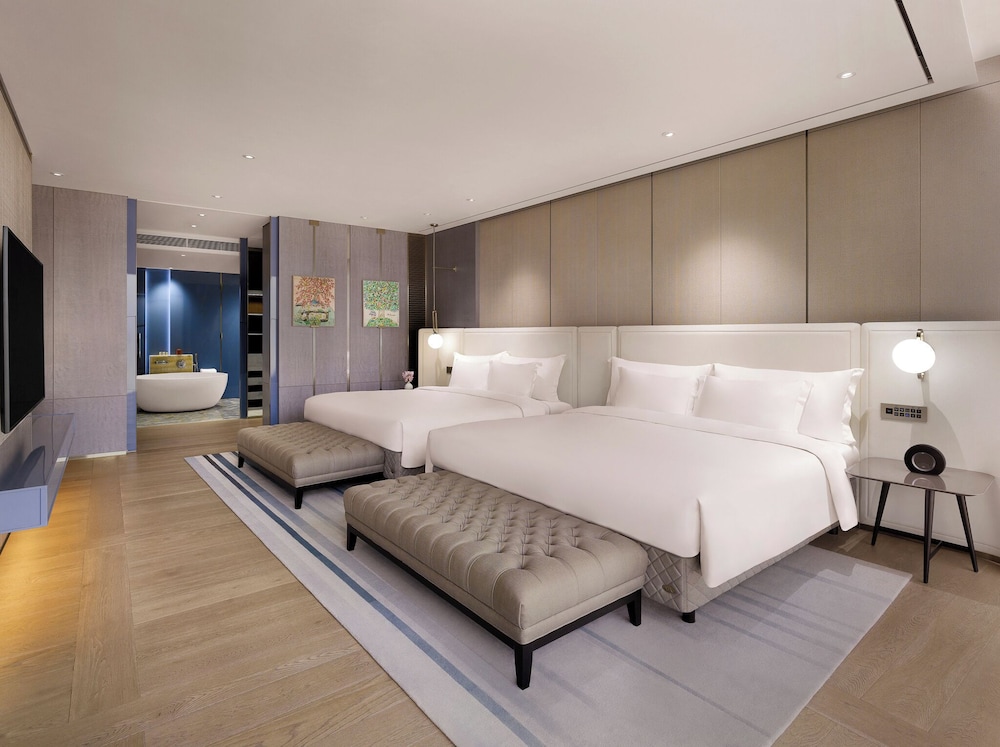Suite, Multiple Beds (Diplomat) photo 3