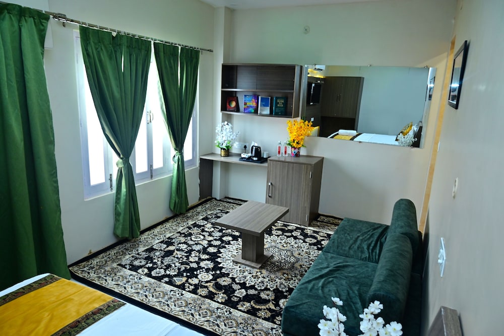 Family Room - Photo 22