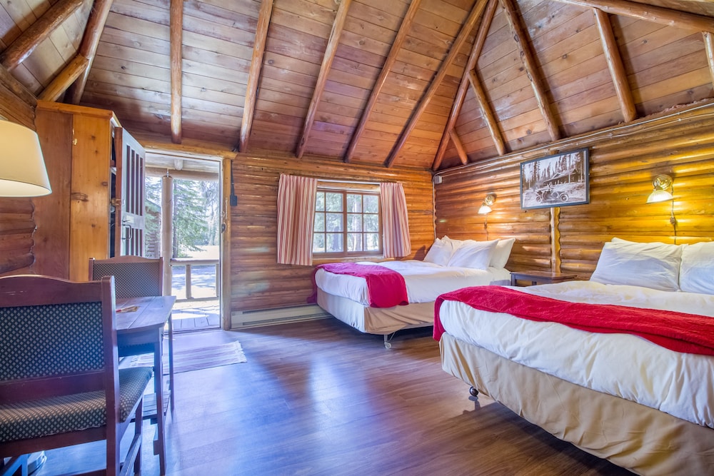 Basic Cabin, 2 Double Beds, Mountain View photo 3