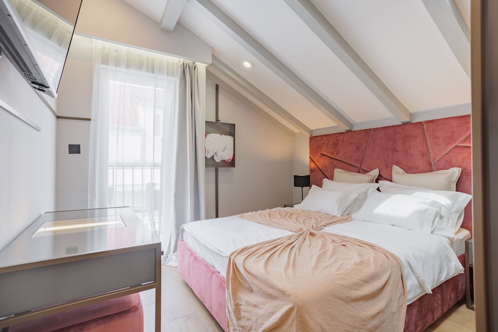 Deluxe Double Room - Photo 1