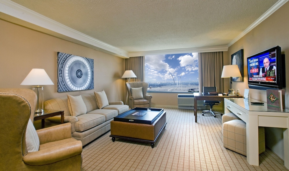 Suite, 1 Bedroom - Photo 2