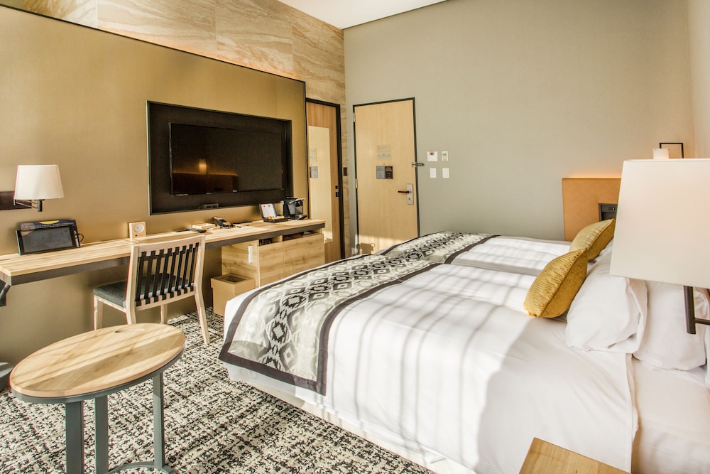 Premier with One Twin Bed and 2 Adults Occupancy (Non Smoking) photo 2