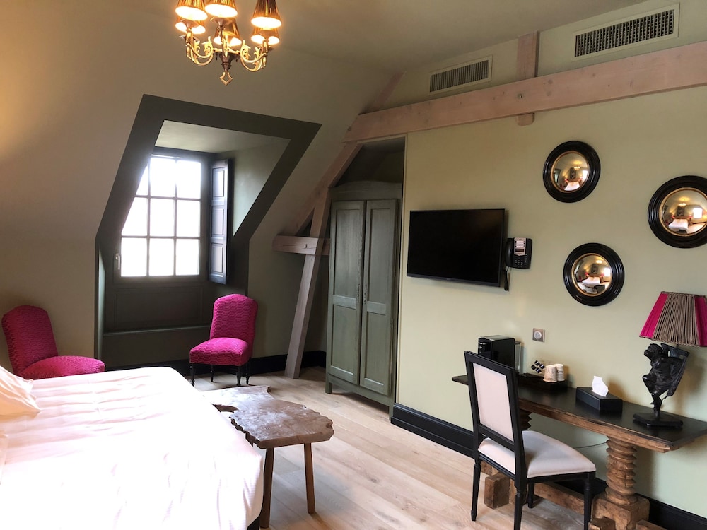 Executive Suite - Photo 9