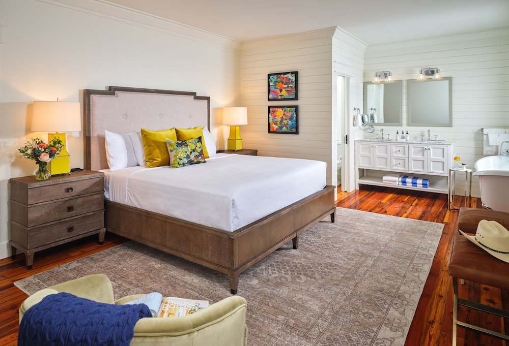 Deluxe Suite photo 1
