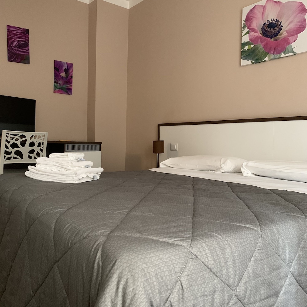 Standard Double Room photo 3