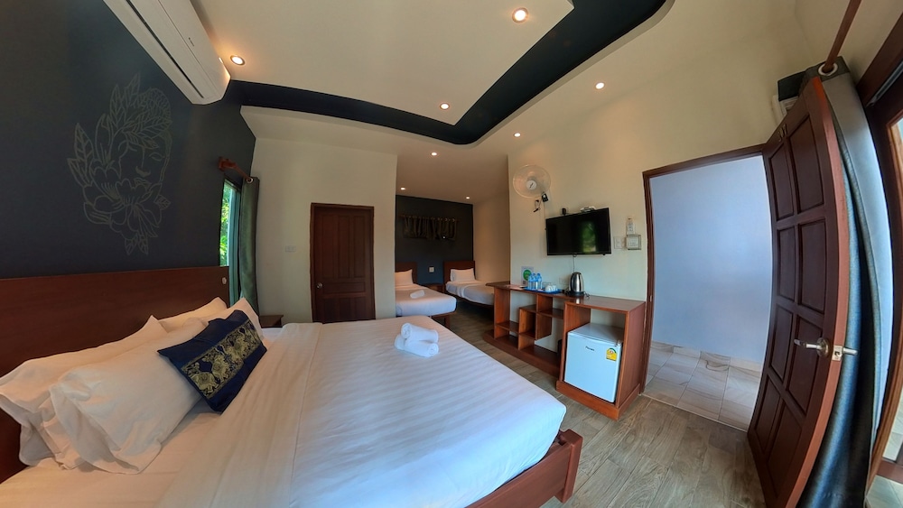 Family Quadruple Room - Photo 3