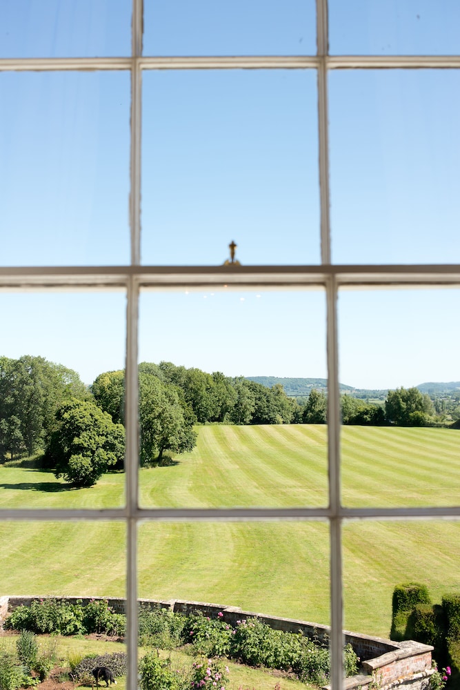 Hay Bluff Bedroom photo 2