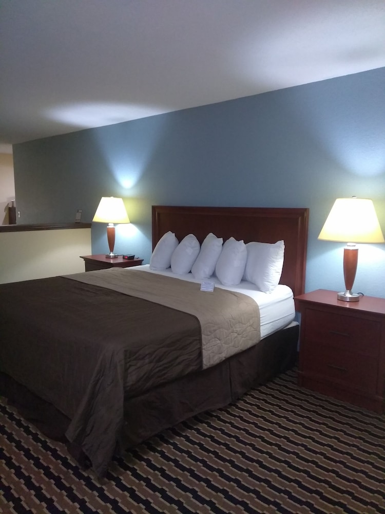 Room - Photo 6