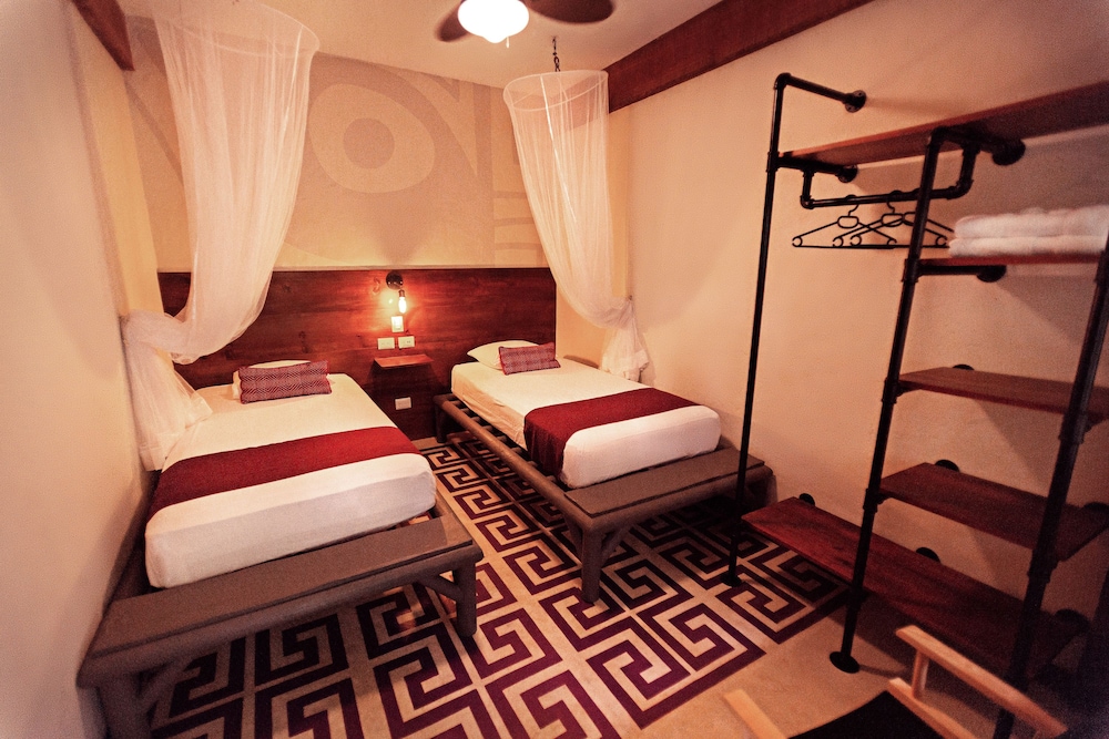 Economy Twin Room, Shared Bathroom photo 1