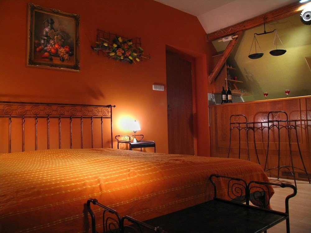Apartment (# 1 ) photo 2