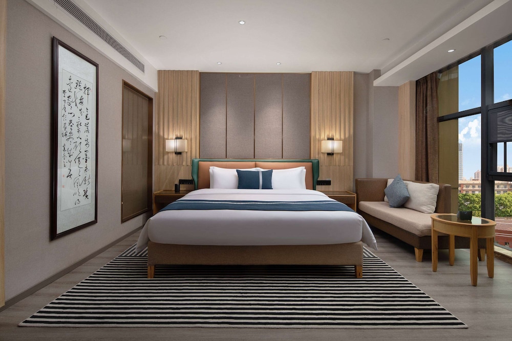 Room, 1 King Bed, Non Smoking (Valentine's) photo 1