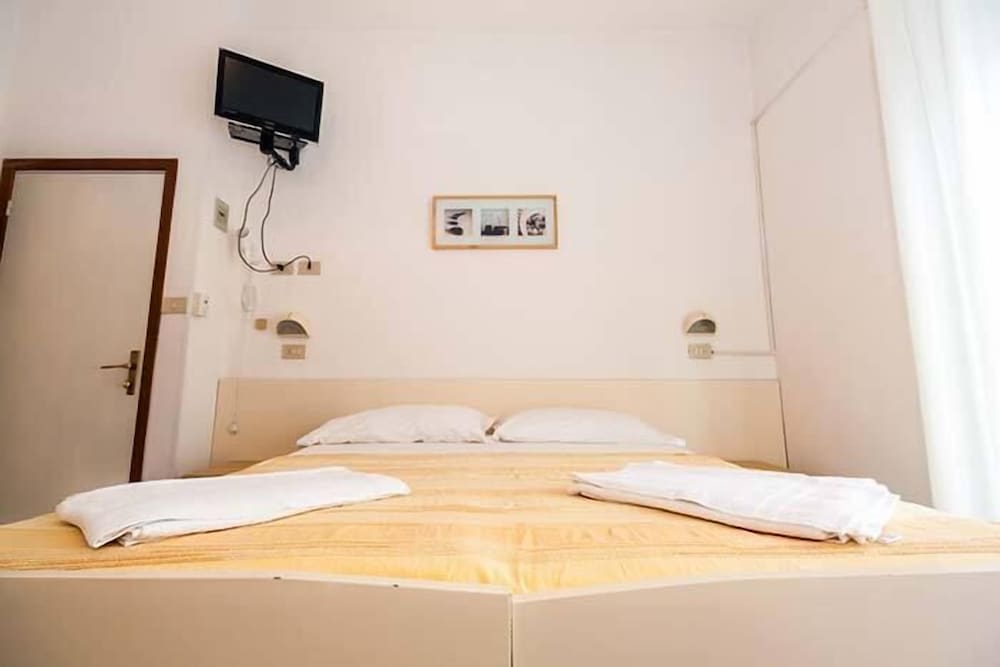 Quadruple Room - Photo 7
