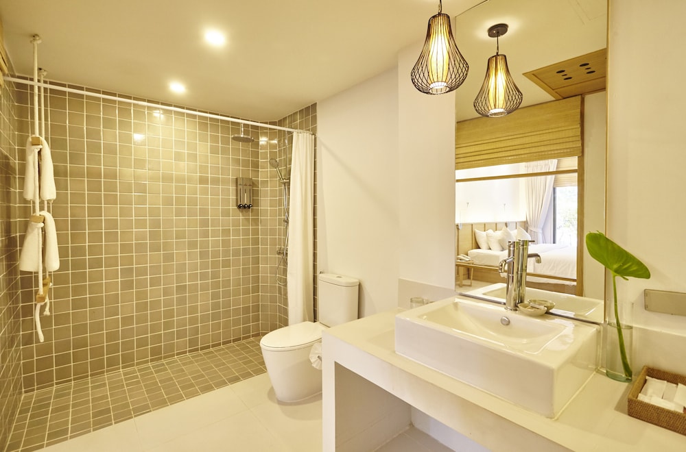 Deluxe Triple Room, Multiple Beds, Garden View - Photo 8