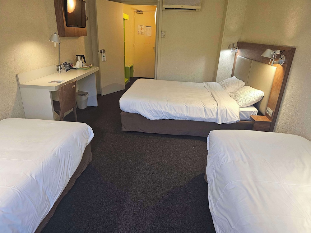 Standard Room, Multiple Beds - Photo 1