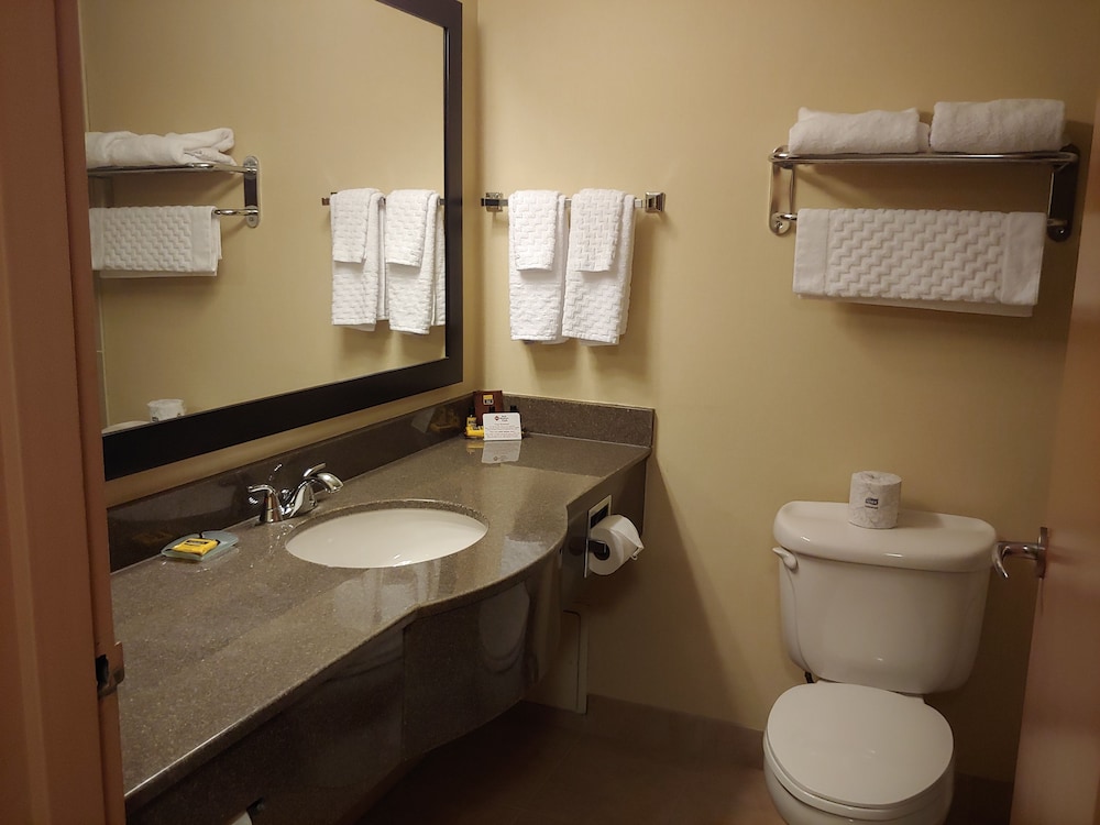 Suite, 1 King Bed, Non Smoking, Refrigerator & Microwave (With Sofabed) thumbnail 6