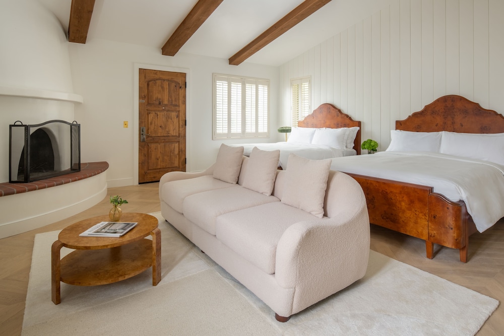 Bungalow, 2 Queen Beds, Fireplace - Photo 1