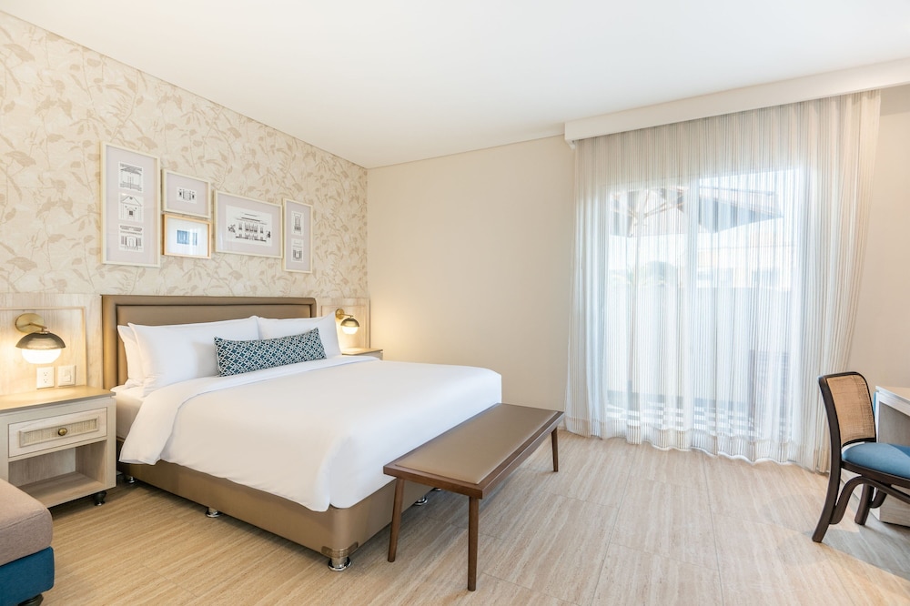 Premium Room, 1 King Bed, City View - Photo 1