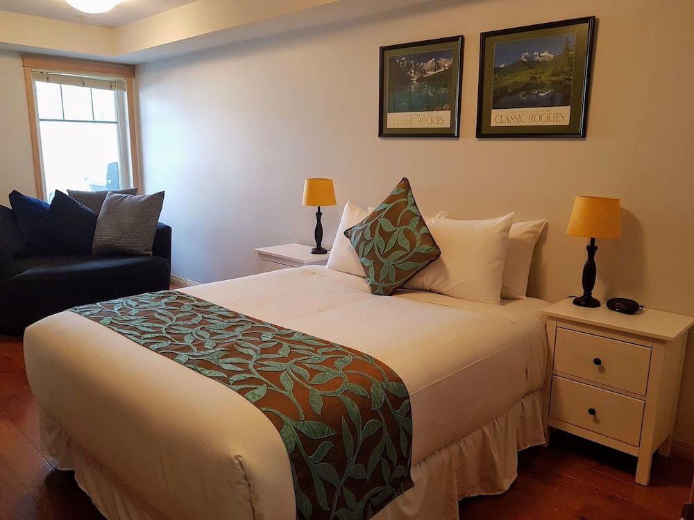 Standard Condo, 1 Bedroom, Balcony, Mountain View photo 3