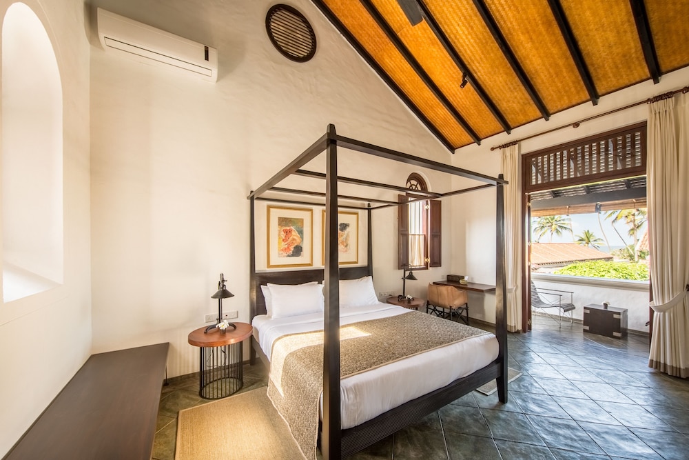 Deluxe King Room with Pool View Balcony - Evening Tea Service & Extended Check-in & Check-out