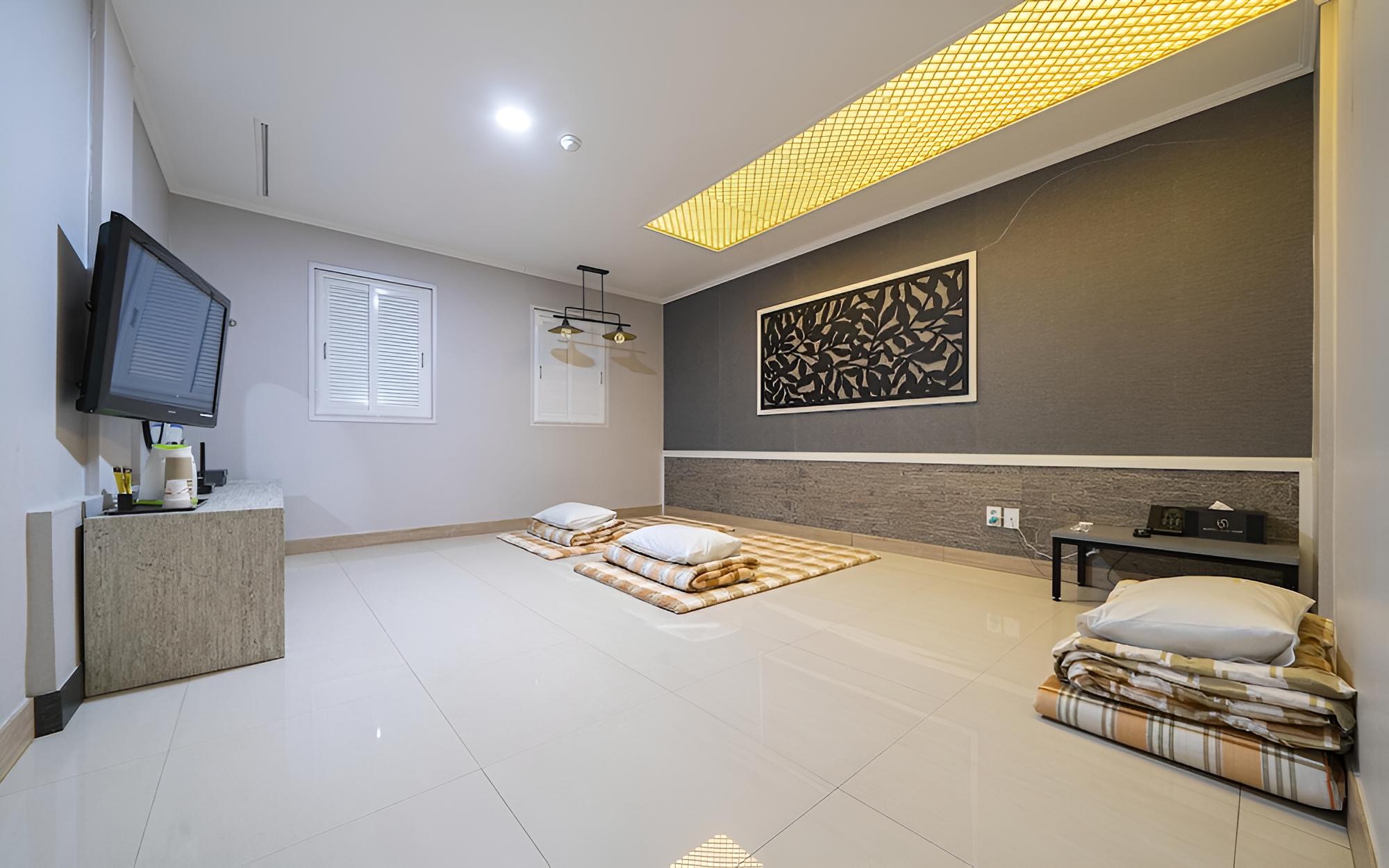 Room (Korean Room)