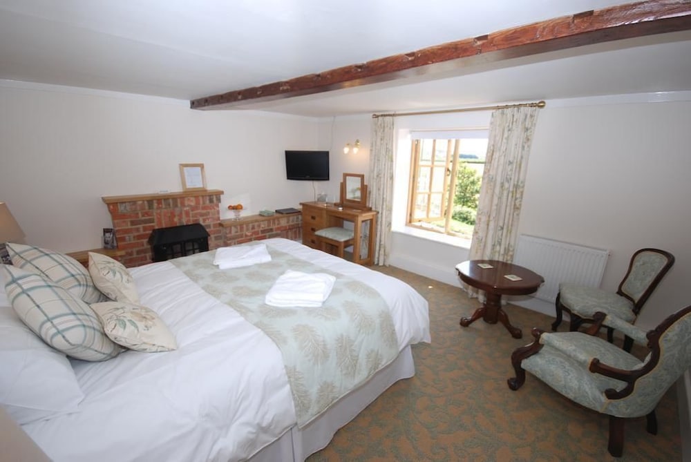 Deluxe Double Room, Ensuite, Courtyard View photo 2