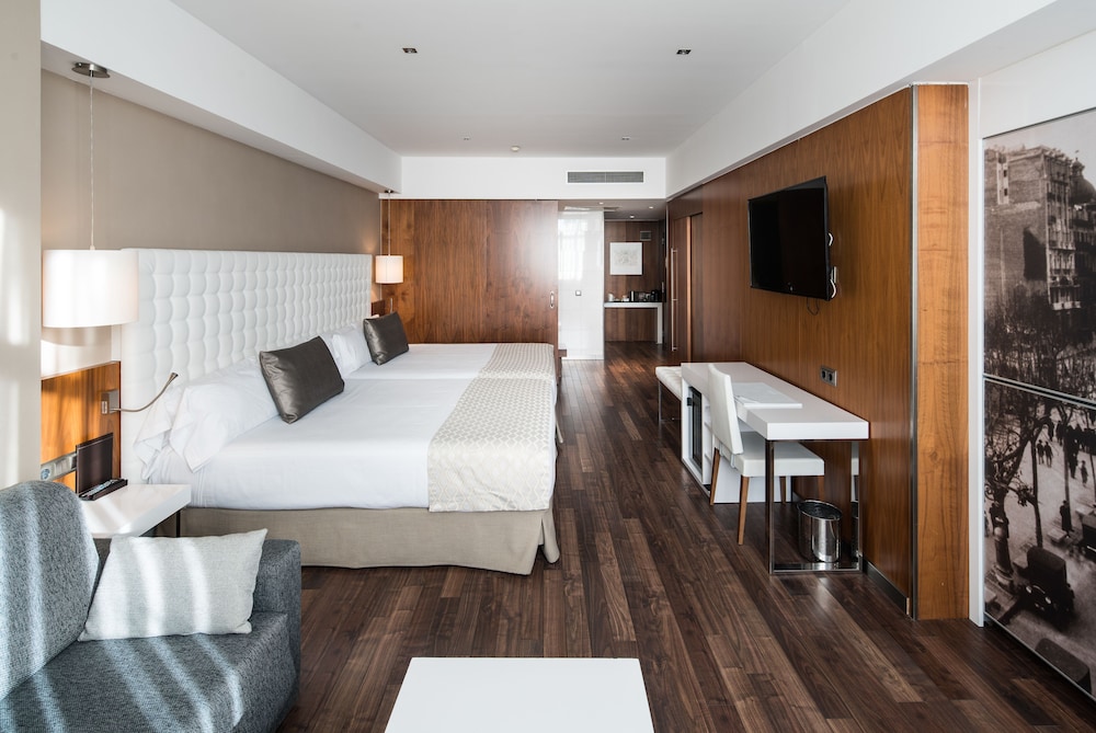Family Room (2 adults + 3 children)