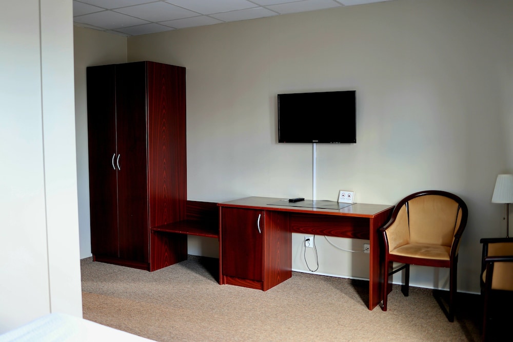Standard Double or Twin Room - Photo 7