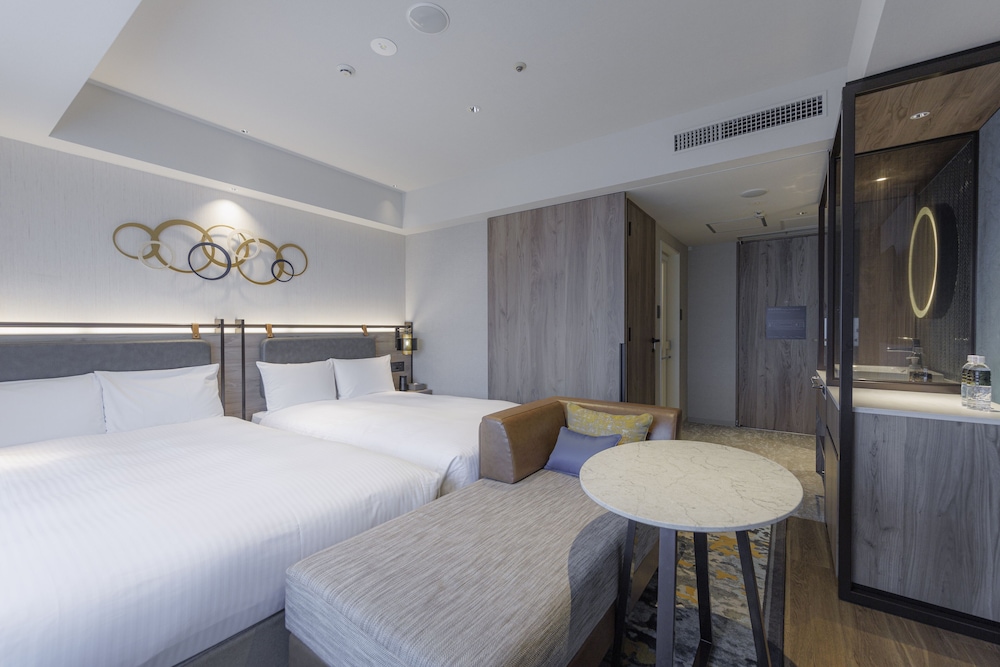 [Top Floor] Superior Twin, Non Smoking, Lounge Access Included photo 1