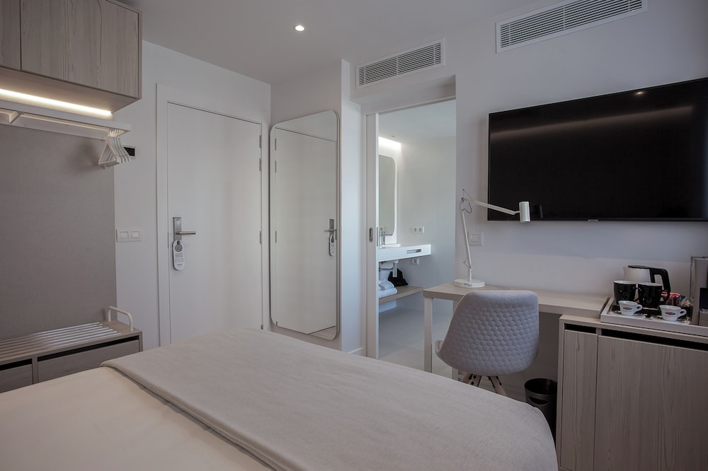 Superior Single Room, 1 Queen Bed