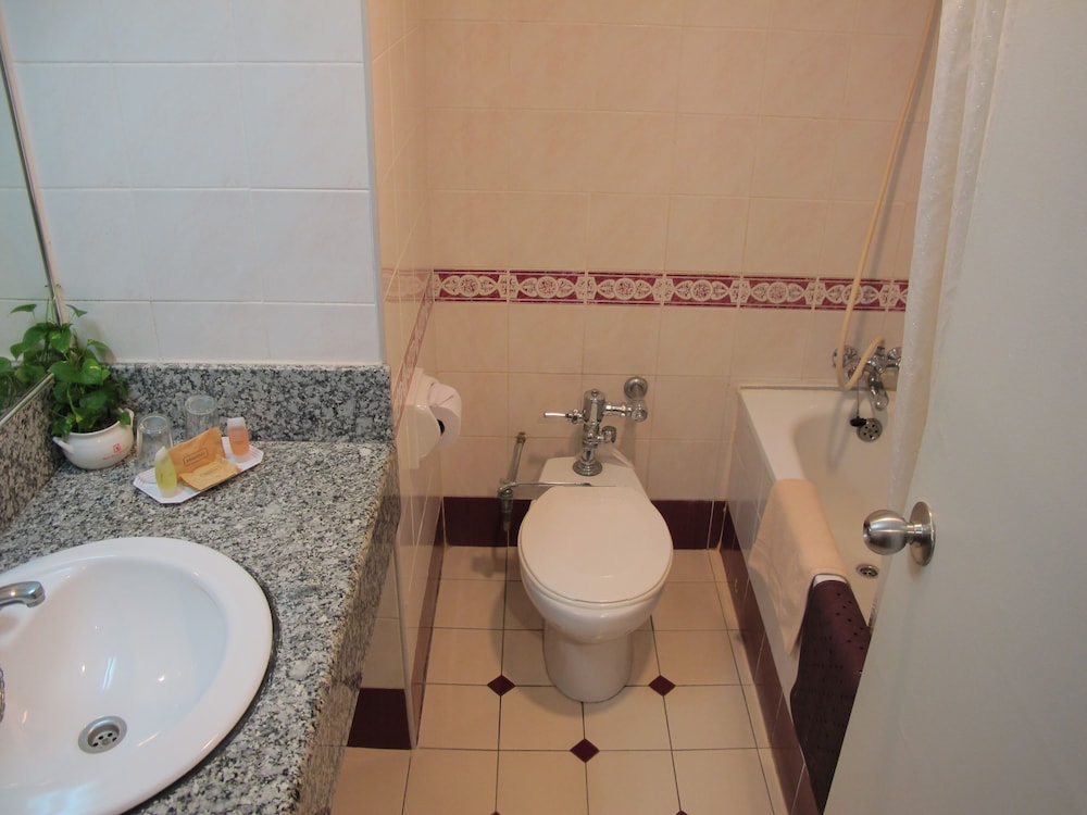 Deluxe Triple Room, 3 Twin Beds - Photo 11