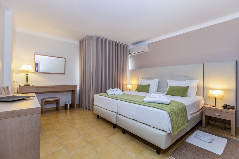 Available room thumbnail 5