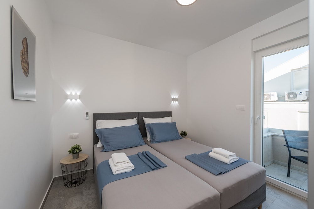 Apartment, 3 Bedrooms, Pool Access