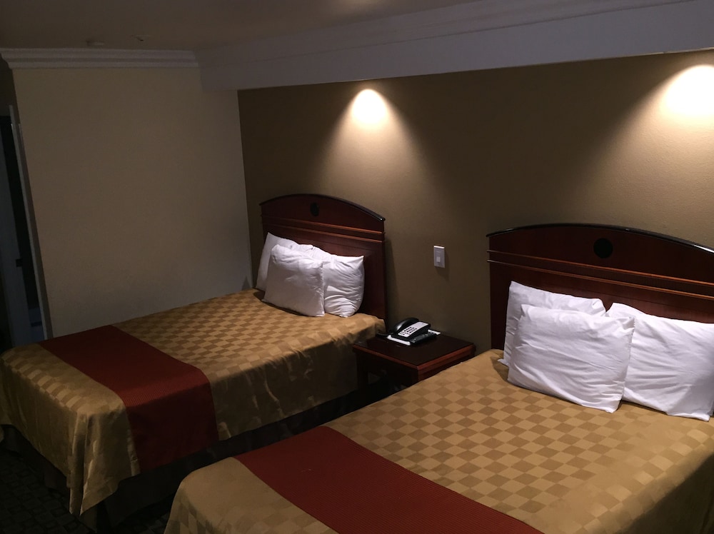 Standard Double Room, 2 Double Beds (Non-Smoking and Smoking Available) - Photo 1