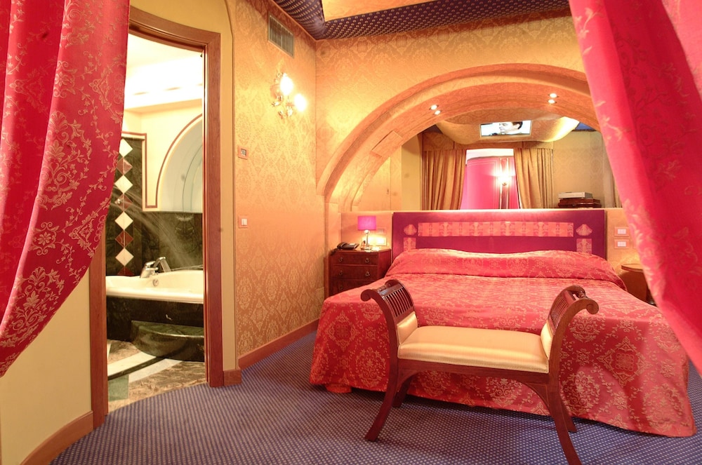 Suite, Jetted Tub photo 1