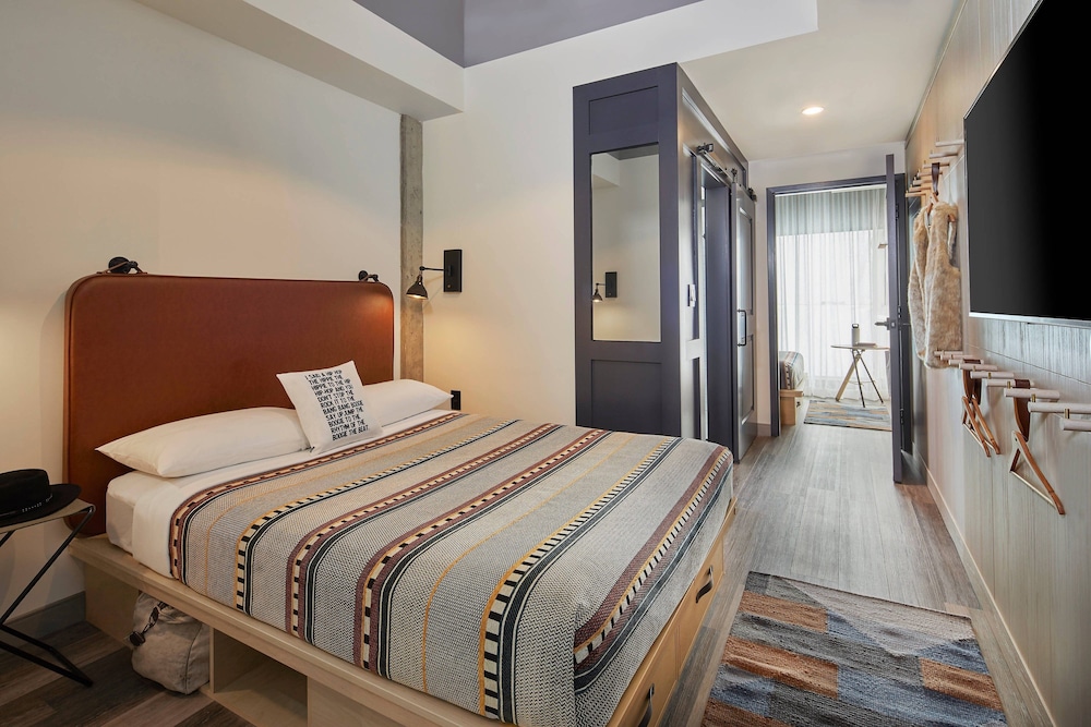 Suite 2 Queen Beds