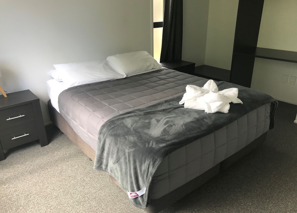 Two Bedroom Motel thumbnail 5