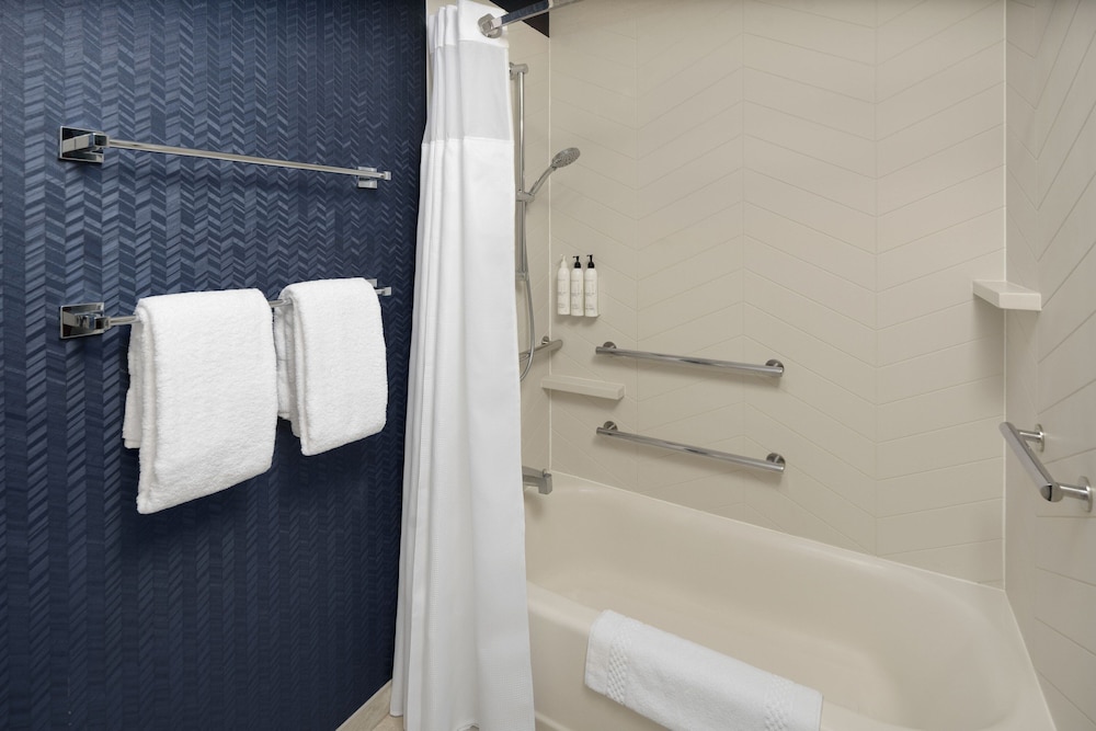 Room, 2 Queen Beds (Hearing Accessible) - Photo 3