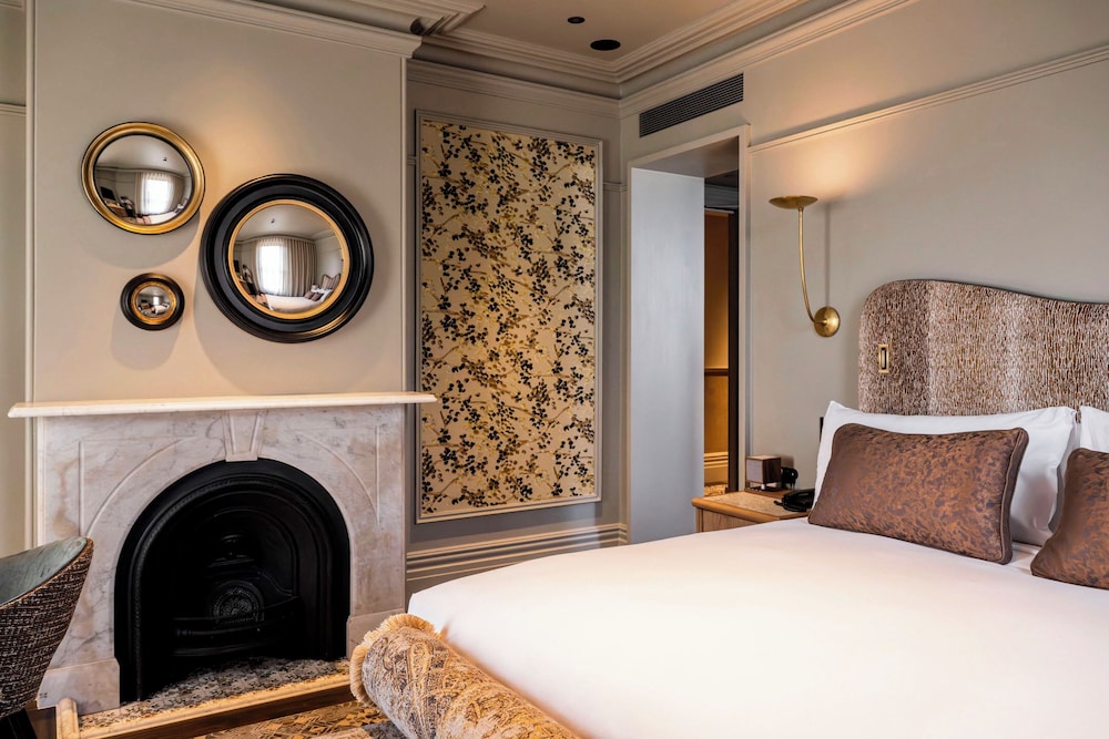 Corner Heritage Suite