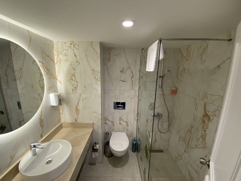 Deluxe Room, 1 Double or 2 Twin Beds, Balcony, Sea View photo 3