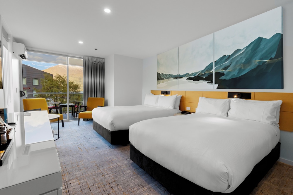 2 Bedroom Suite - Mountain View