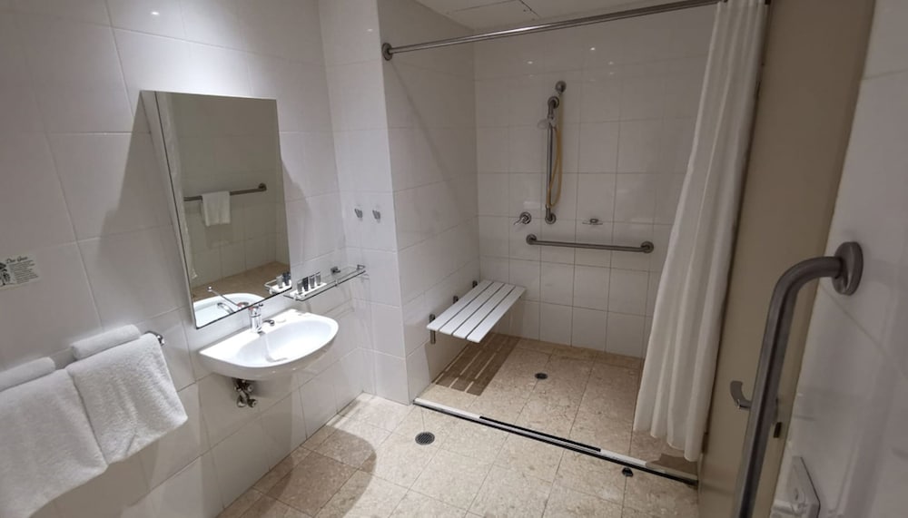Accessible Room (Limited housekeeping) thumbnail 5