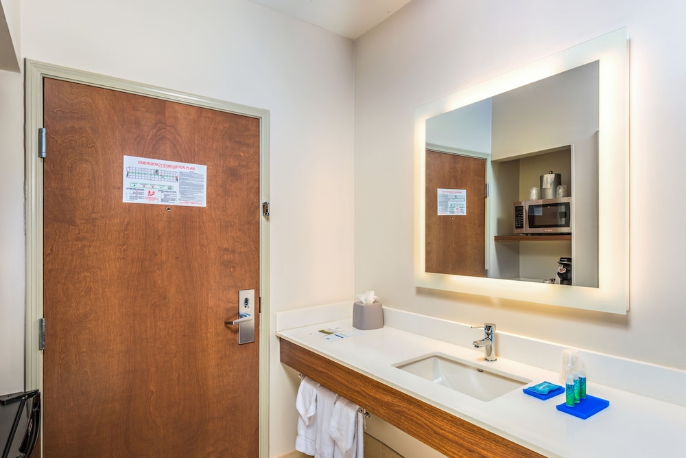 Standard Room, 1 King Bed, Accessible (Communications) - Photo 4