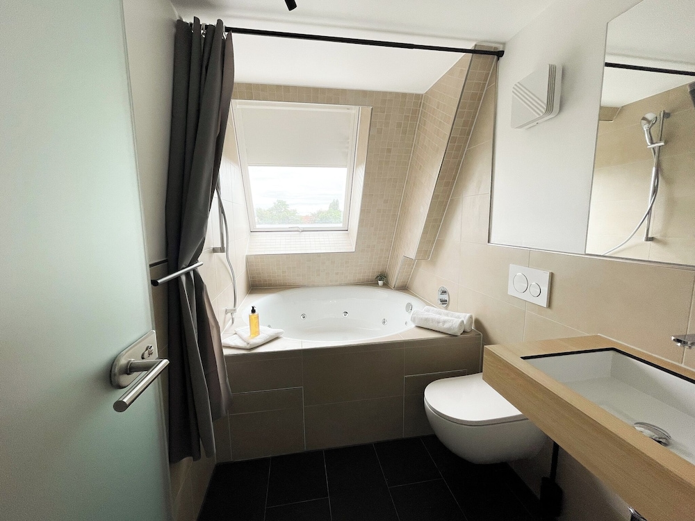 Superior Suite, Private Bathroom photo 3