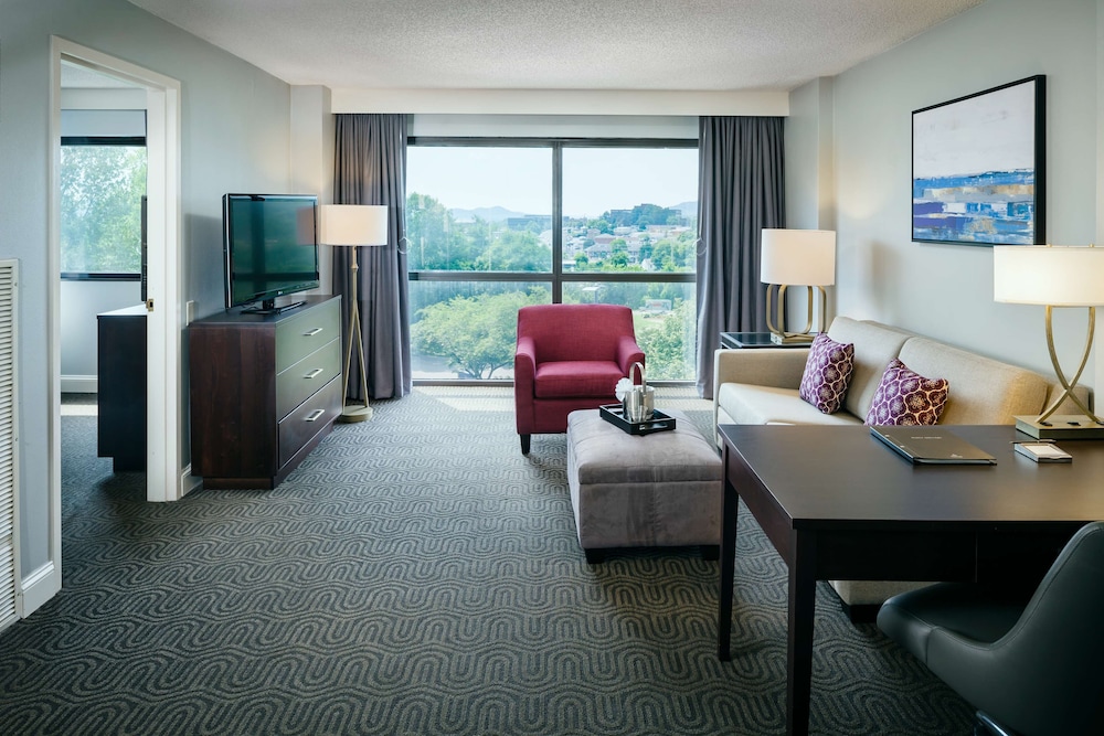Executive Room, 1 King Bed (with Shower) - Photo 2