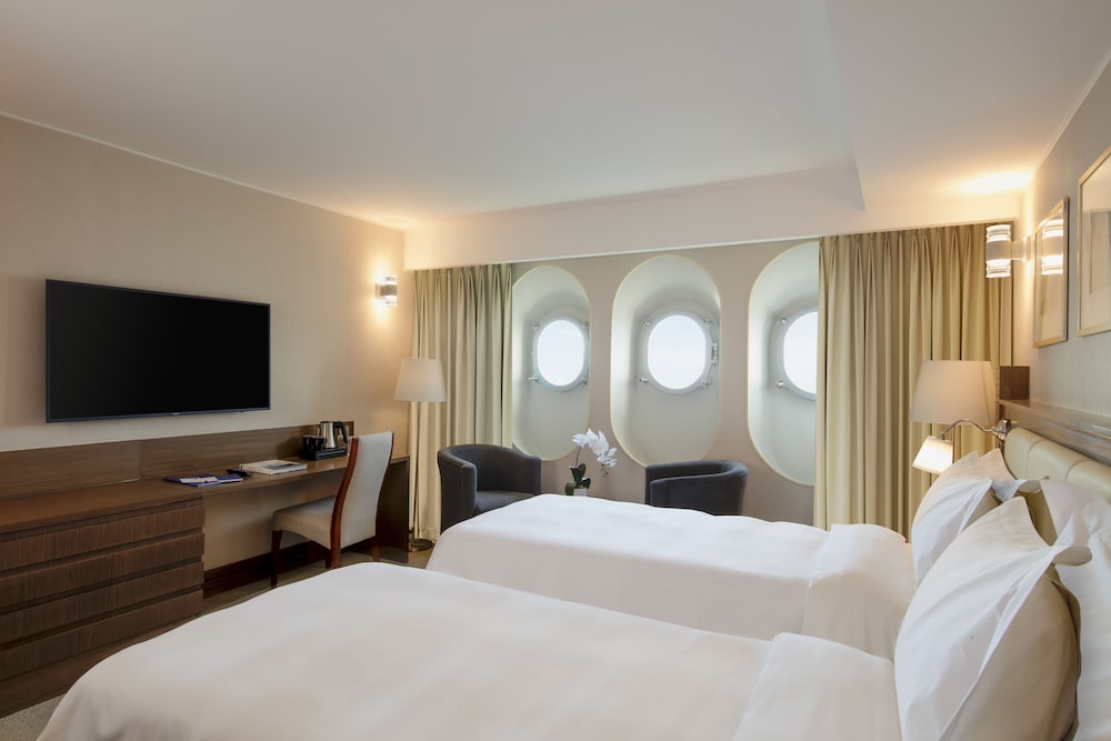 Superior Room, 2 Twin Beds, Sea View photo 1