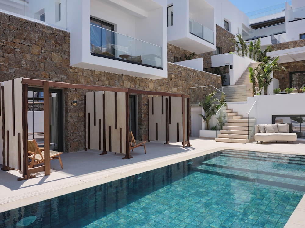Family Two Bedroom Apartment With Shared Heated Pool
