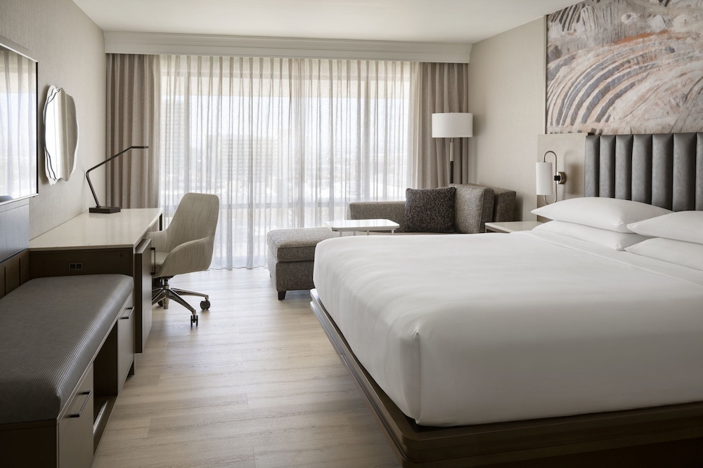Deluxe Room, 1 King Bed - Photo 1